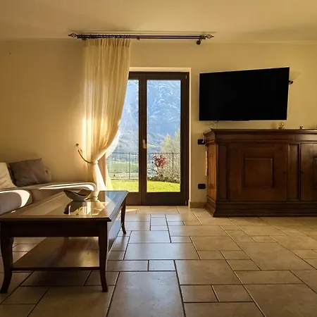 Casa Il Giardino Fiorito Аоста